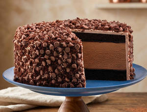 Chocolate Chips Ice Cream Cake - (500 Ml)