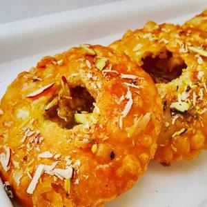 Mava kachori (1 Pic)
