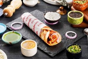 Garlic chicken tikka roll