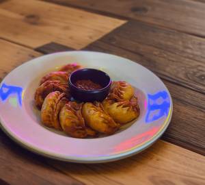 Chicken Cheesy Fried Momos