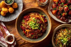 Egg Hakka Chowmein With Dragon Chicken