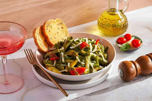 Pesto Pasta Veg With Garlic Bread 2pcs