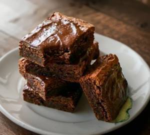 Hot brownie fudge