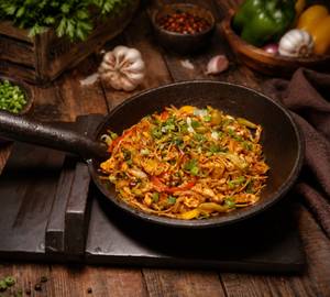 Chef's Special Chilli Garlic Noodles With Chicken