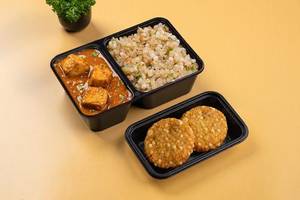 Sabudana Khichdi With Paneer Makhmali & Sabudana Vada