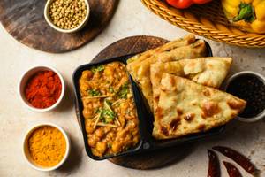 Amritsari Chole And Onion Kulcha