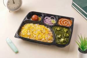 Palak Paneer Jumbo Lunchbox