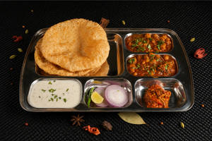 Chole Bhature (2 Pcs)