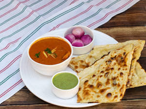 Chicken Naan Served With Curry