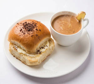 Bun Maska + Ginger Hot Tea