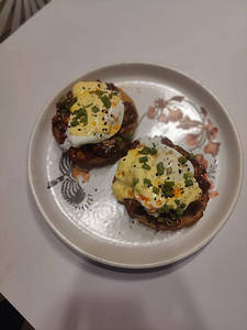K-bomb Chicken Eggs Benedict