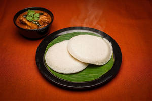 Thatte Idli (2) + Chicken Gravy