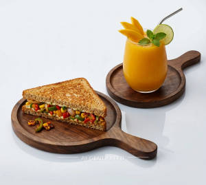 Peri peri sandwich + Mango [mocktails]
