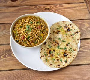 Sev Bhaji + Tandoori Butter Roti (2 pieces)