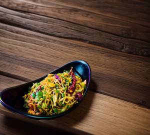 Chilli Garlic Noodles Chicken