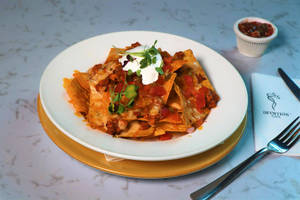 Loaded Mexican Nachos With Chicken Bolognaise