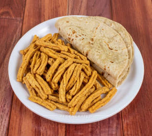 Lasaniya Gathiya + Swami Roti (2 pieces)