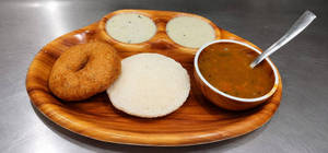 Combo (idli & Vada)