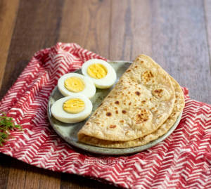 Boiled Egg + Tawa Roti (2 Pieces)