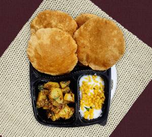Achari Aloo with Poori (4pec)