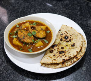 Fish Curry + Tandoori Roti [2 Pc]