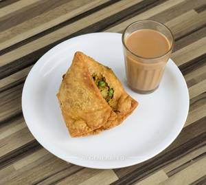 Bun Samosa [1 Pc] + Pandit Ji Special Chai