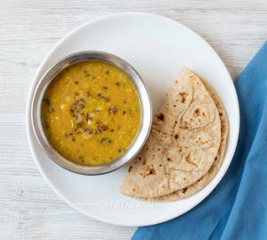 Plain Dal + Tawa Roti (2 pieces)