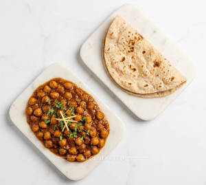 Chole + Tawa Roti (1 Piece)