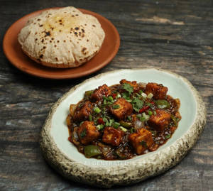Paneer chilli gravy + Tawa roti (1 piece)