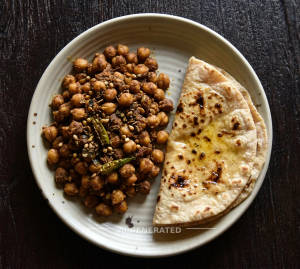 Dry Masala Chana Sabji + Butter Tawa Roti (1 Piece)