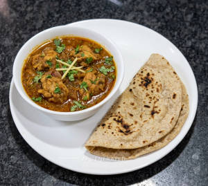 Chicken Curry + Tandoori Roti [2 Pc]