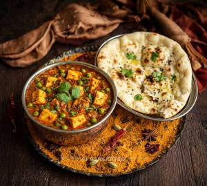 Matar Paneer + Palin Naan (1 piece)