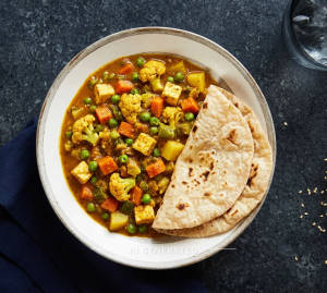 Mixed Veg. Curry + Pulka (2 pieces)