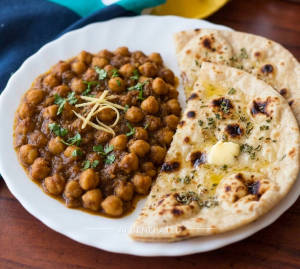 Chana Masala + Tandoori Butter Roti (2 Pieces)