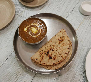 Dal Makhani + Tawa Roti (2 pieces)