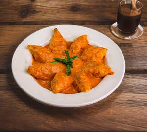 Paneer Makhani Gravy Momos