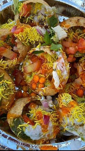 Dahi Sauth Ke Golgappe