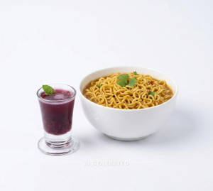 Plain Maggi + Jamun Shot 4 Shot