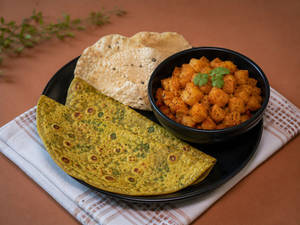 Gujarati Thepla Suki Bhaji Combo