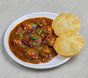 Chicken Tarka + Luchi (2 Pieces)