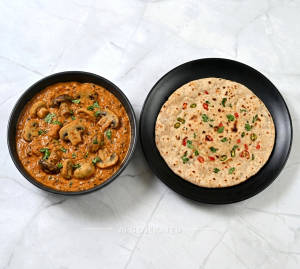 Mushroom Lababdar + Chilli Roti (1 piece)