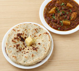 Aloo Rajma + Tava makhni roti (1 piece)