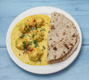 Kadhi Pakoda + Tawa Roti (2 Pieces)