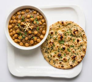 Chole Chana Masala + Methi Tandoori Roti (1 piece)