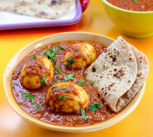Egg Curry + Tawa Roti (2 pieces)