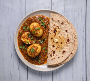 Egg curry masala + Tawa roti (2 pieces)