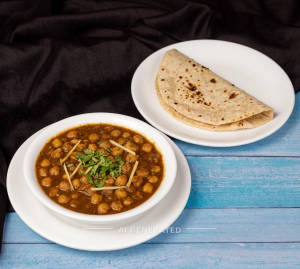 Chole Curry + Plain Tawa Roti (1 Piece)