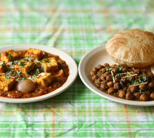 Paneer do pyaza + Chhole puri (1 piece)