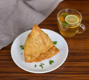 Samosa [1 Piece] + Lemon Tea [1 Cup]
