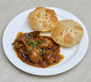 Chicken Kosha + Luchi (2 Pieces)